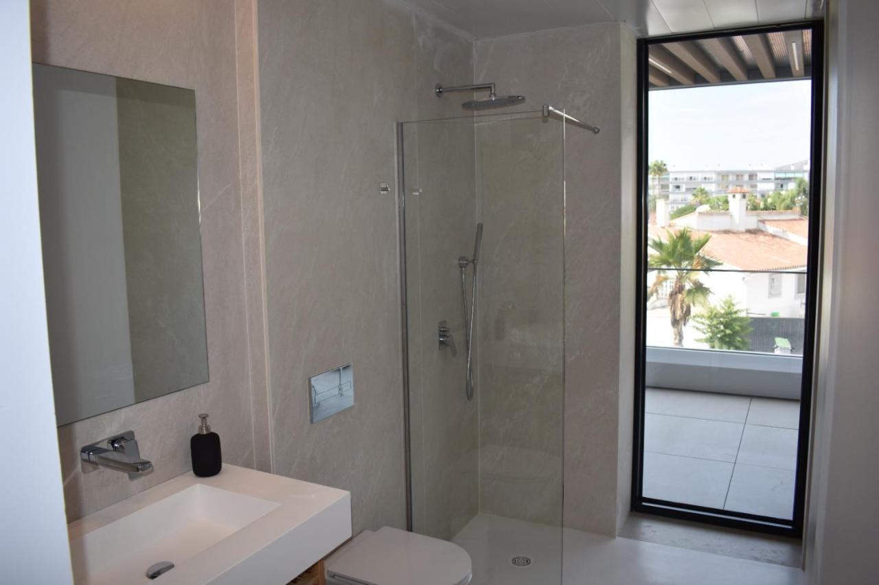 טורמולינוס Luxury Complex Beachfront Apartment, Infinity Pool, Sauna, Gym And Large Terrace מראה חיצוני תמונה