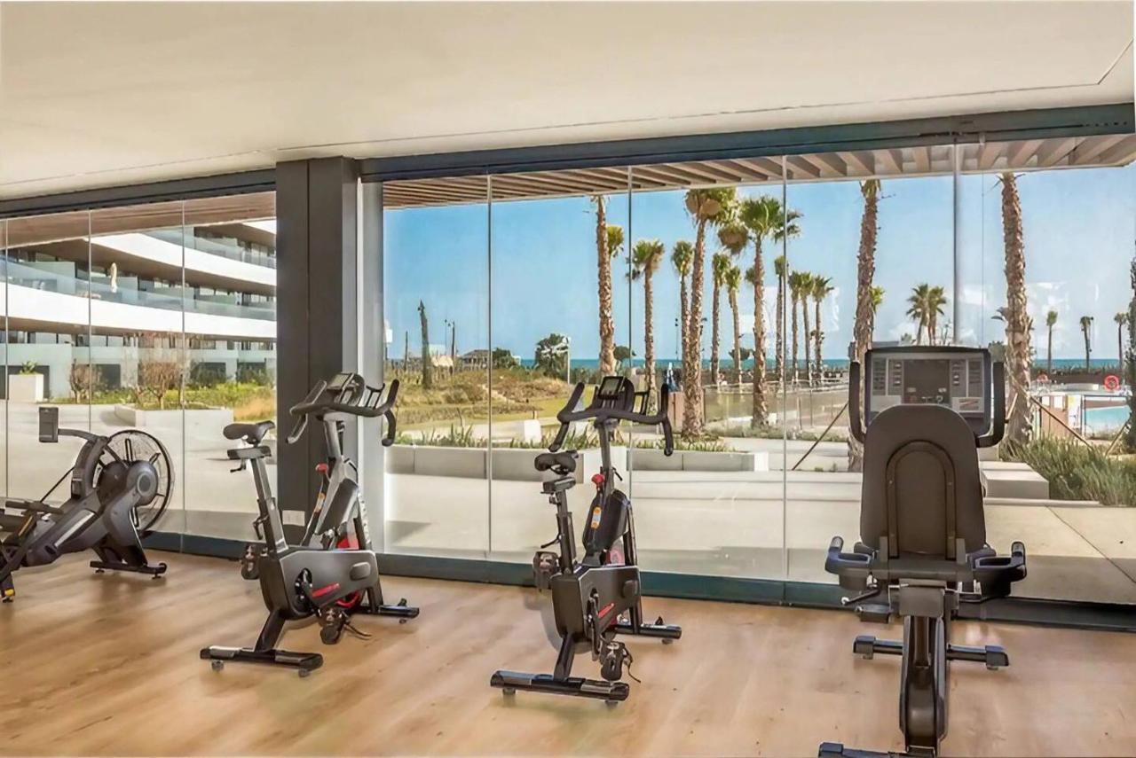טורמולינוס Luxury Complex Beachfront Apartment, Infinity Pool, Sauna, Gym And Large Terrace מראה חיצוני תמונה