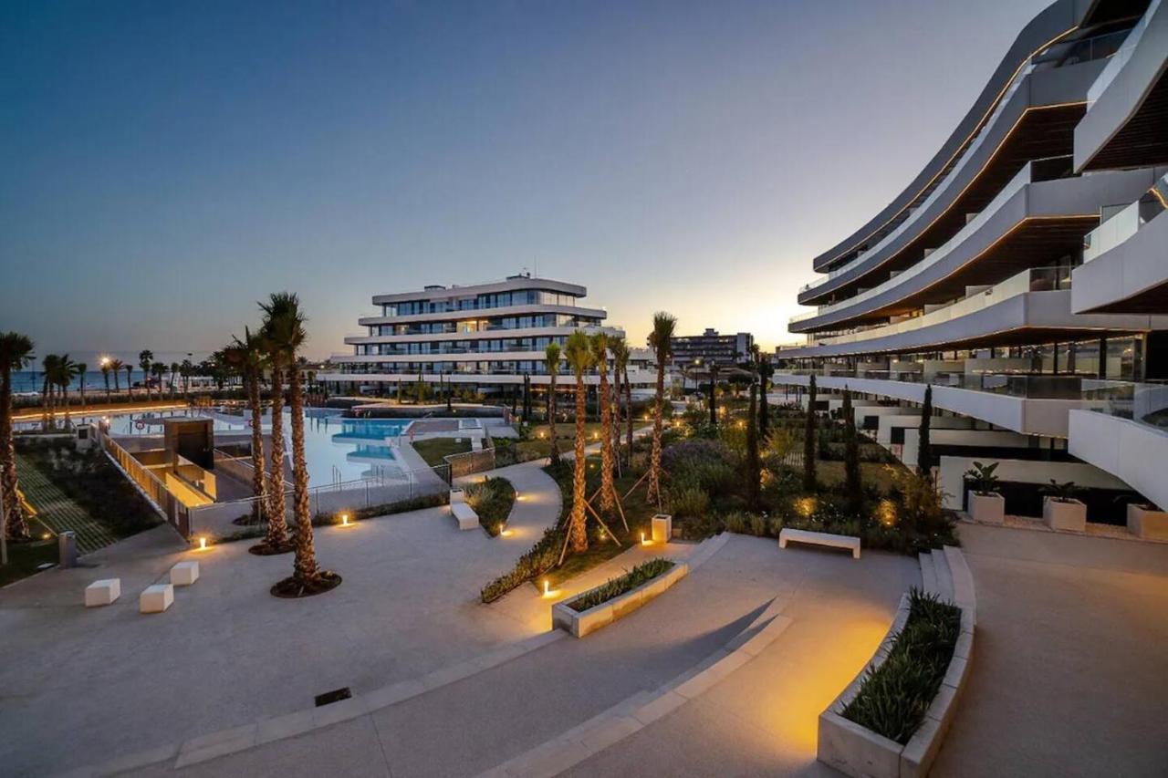 טורמולינוס Luxury Complex Beachfront Apartment, Infinity Pool, Sauna, Gym And Large Terrace מראה חיצוני תמונה